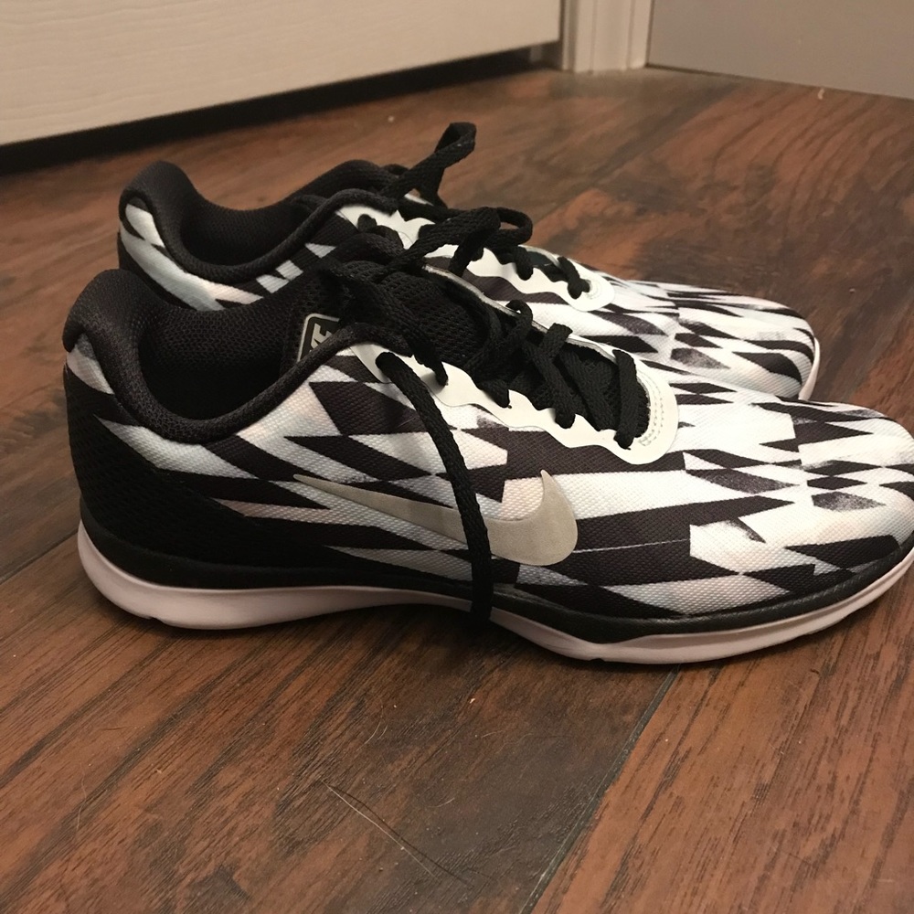 Brand new Nike sneakers - Picture 1 of 5